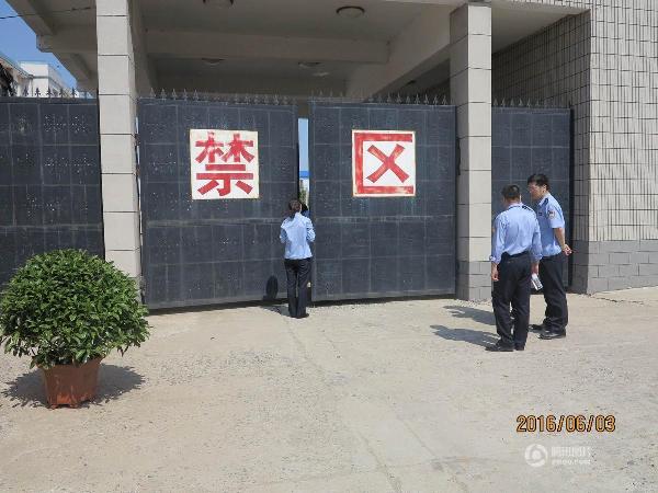 實拍高考試卷押運過程 200余名警力護(hù)航